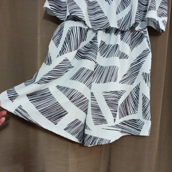 Heshares Black & White Tube Top Romper Lg - Picture 4 of 6